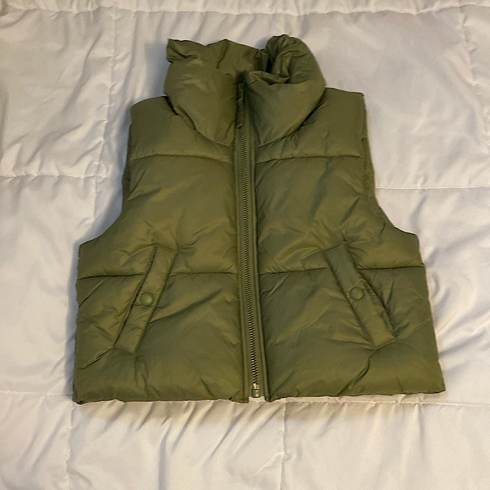 Green American Eagle Puffer Vest